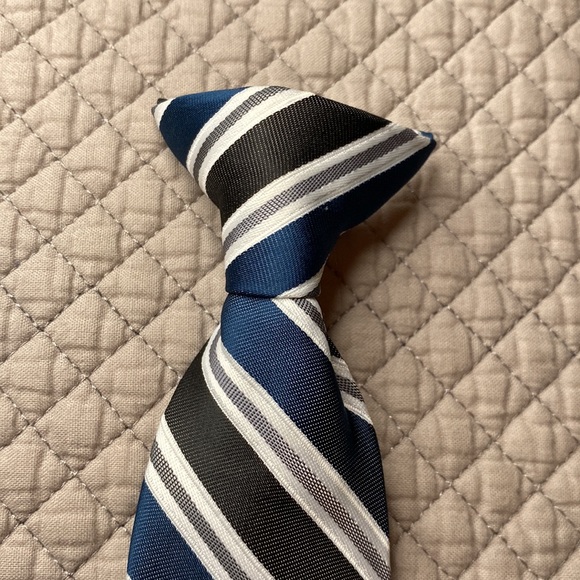 Boy’s Clip-On Striped Tie (LIKE NEW) - Picture 2 of 5
